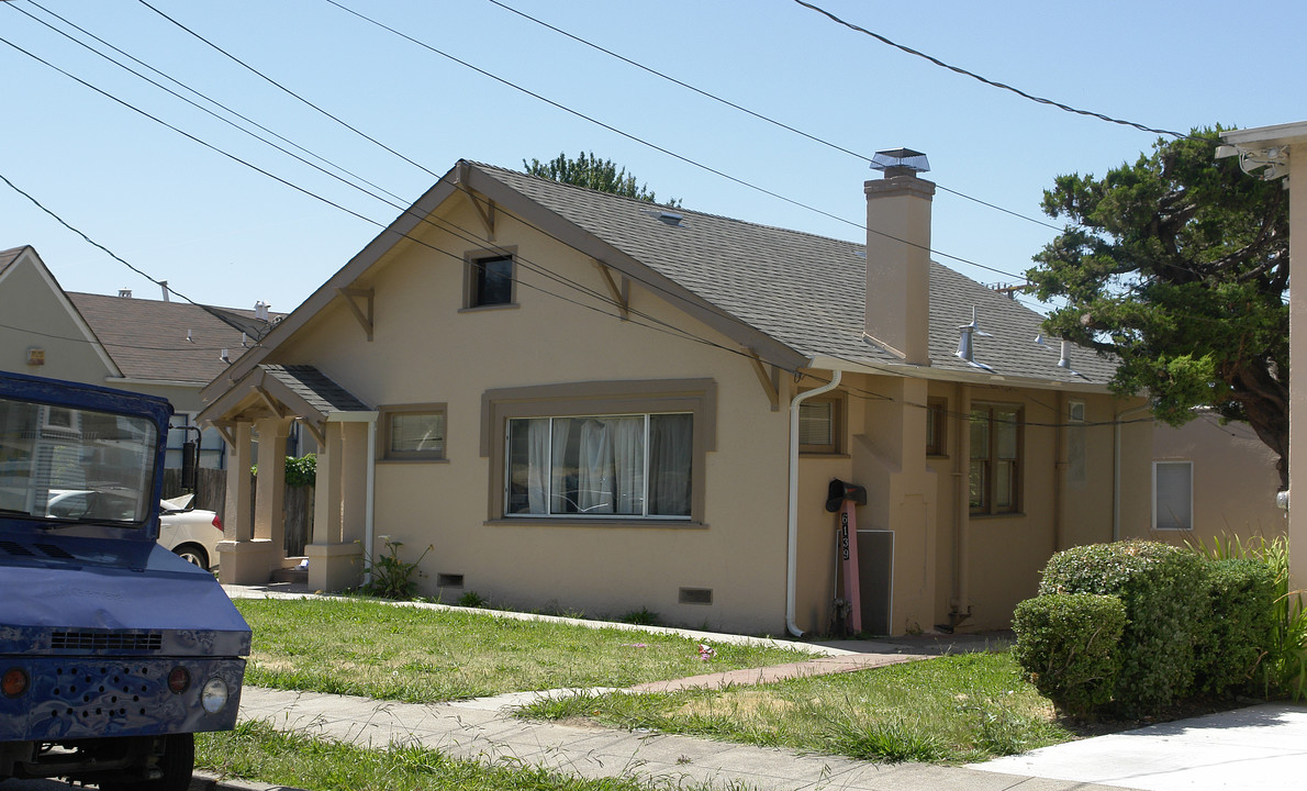 6139-6141 Monadnock Way in Oakland, CA - Building Photo