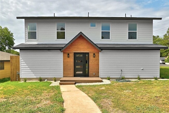 property at 815 Buckingham Pl