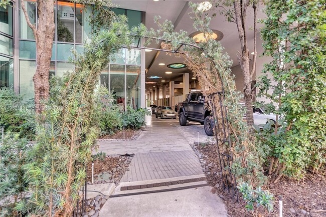 1300 S Miami Ave in Miami, FL - Building Photo - Building Photo