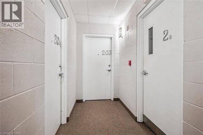 36 Regina St N in Waterloo, ON - Building Photo - Building Photo