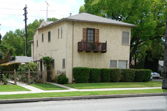 926 Norton Ave in Glendale, CA - Foto de edificio - Building Photo