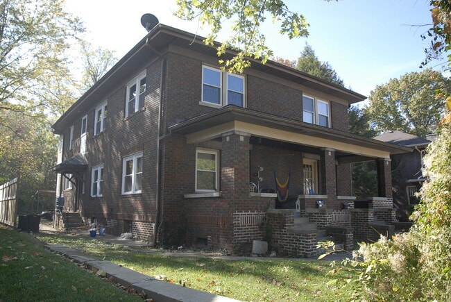 518 E 1st St
