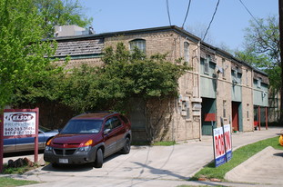 924 N Locust St Apartments