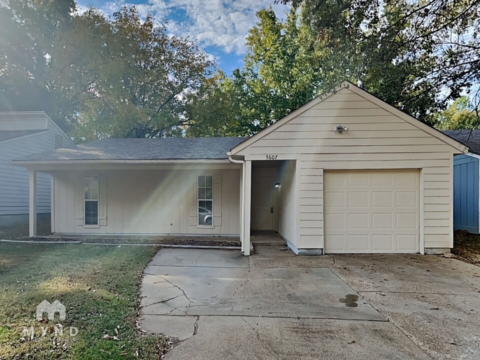 5607 Maple Tree Dr in Memphis, TN - Building Photo