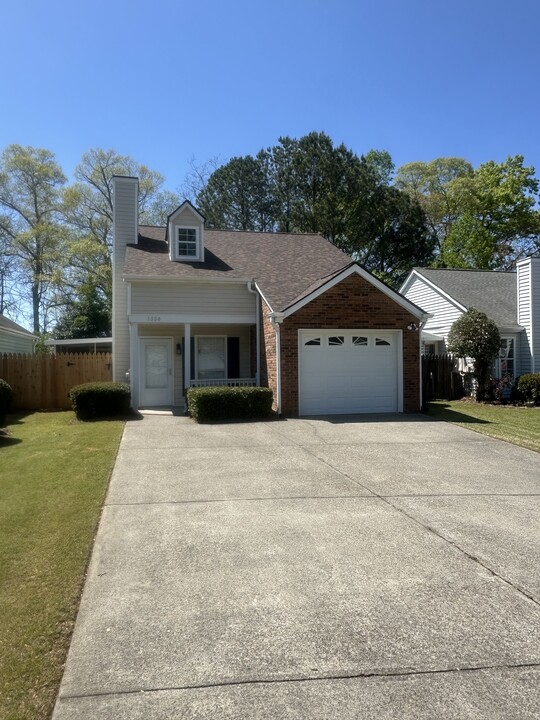 1358 Yorkshire Ln in Woodstock, GA - Building Photo