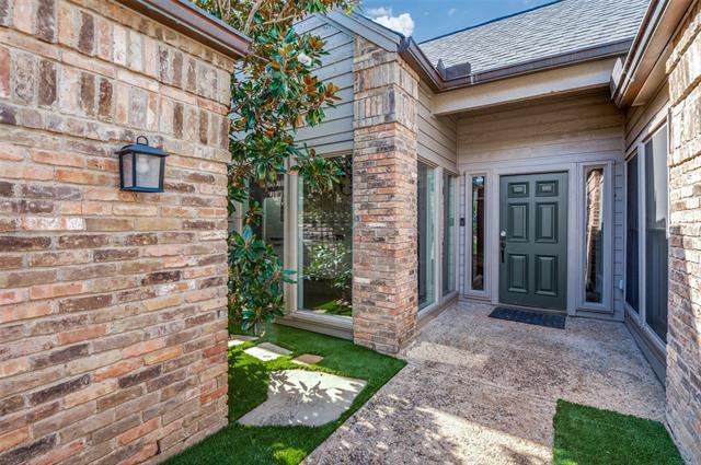 16020 Chalfont Cir in Dallas, TX - Foto de edificio - Building Photo