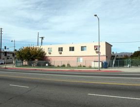 20463 Vanowen St in Canoga Park, CA - Foto de edificio - Building Photo