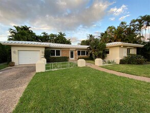 1049 Van Buren St in Hollywood, FL - Building Photo - Building Photo