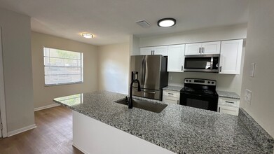 38606-38608 2nd Ave in Zephyrhills, FL - Building Photo - Building Photo