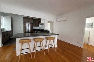 856 S Gramercy Pl in Los Angeles, CA - Building Photo - Building Photo