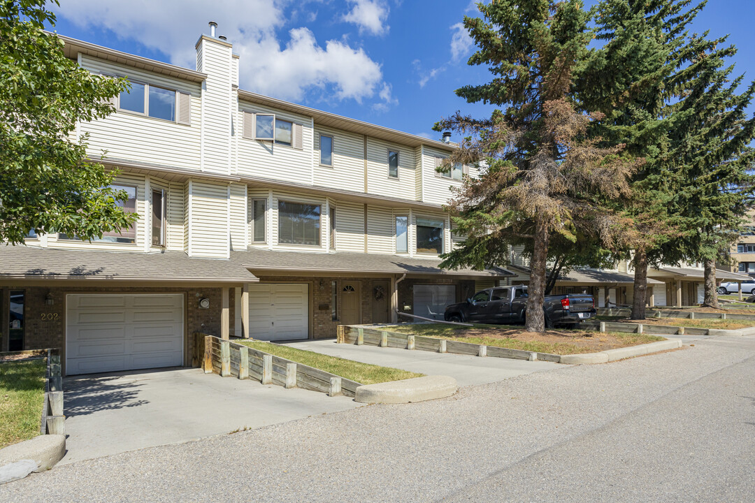 106 Patina Pike SW in Calgary, AB - Building Photo