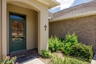 14450 Lake Meadows Ct in Gonzales, LA - Building Photo - Building Photo
