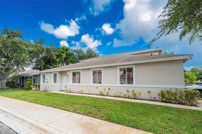 847 NW 42nd Pl in Pompano Beach, FL - Building Photo - Building Photo