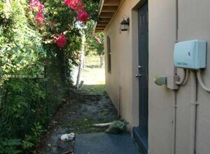 805 NW 12th Ave in Fort Lauderdale, FL - Building Photo - Building Photo