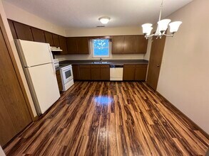 3520 Weiss St, Unit 3 in Saginaw, MI - Foto de edificio - Building Photo