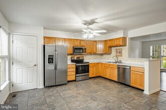 596 Coach Hill Ct in West Chester, PA - Foto de edificio - Building Photo