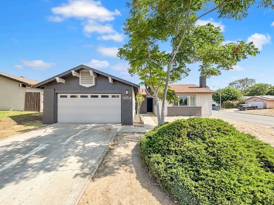 9954 Beck Dr in Santee, CA - Building Photo