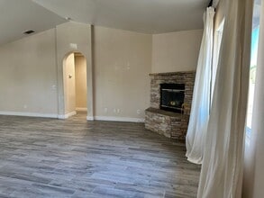 16716 Kayuga St in Victorville, CA - Foto de edificio - Building Photo