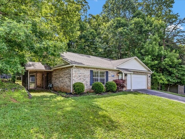 612 Liverpool Ln in Knoxville, TN - Building Photo - Building Photo