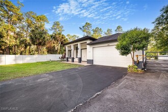 3332 6th Ave SE in Naples, FL - Foto de edificio - Building Photo