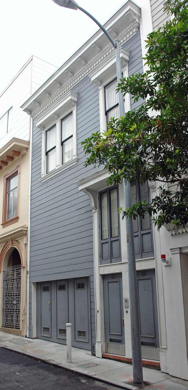 33-35 Castle St in San Francisco, CA - Foto de edificio - Building Photo