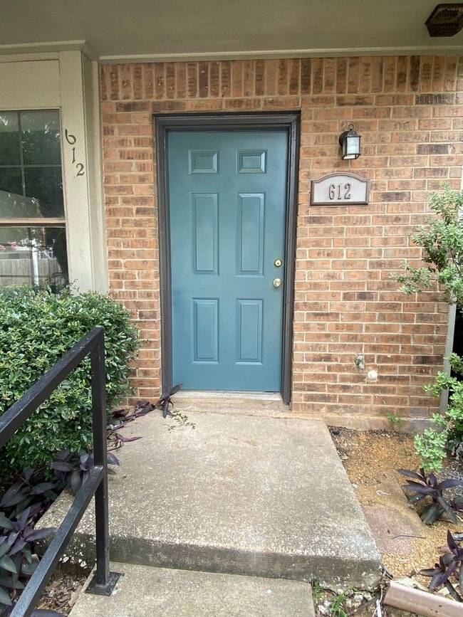 property at 612 W Collins St