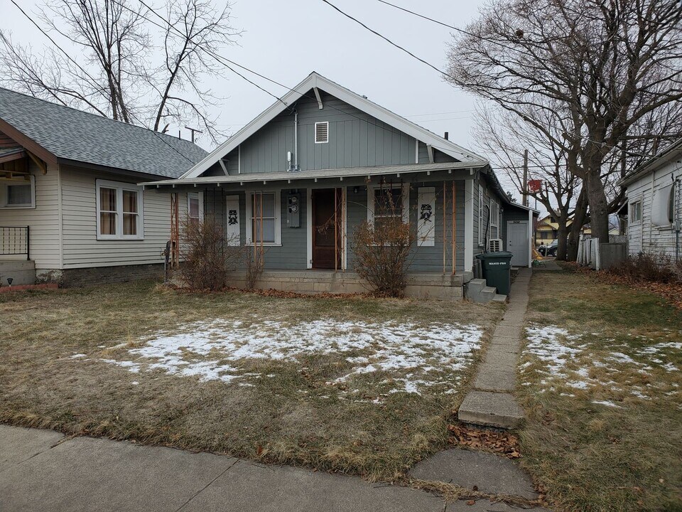1707 Washington Ave in La Grande, OR - Building Photo
