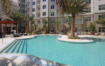 Juno Winter Park in Winter Park, FL - Foto de edificio - Building Photo
