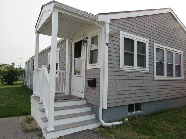 property at 9 Saltworks Ln