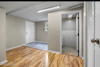 1109 Crestview Way in Goshen, KY - Building Photo - Building Photo