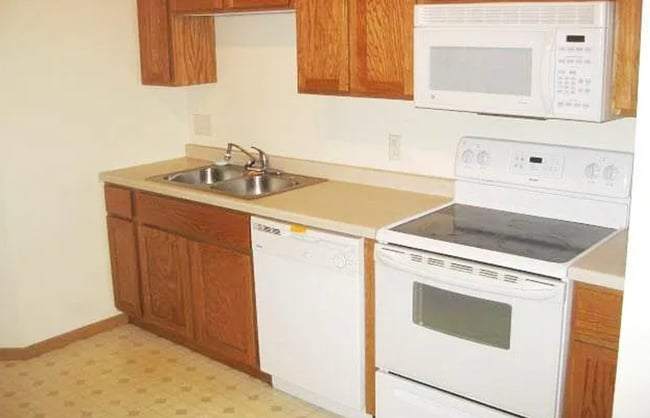 88 Bridgewater Trl in Hudson, WI - Foto de edificio - Building Photo