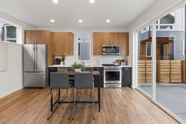 property at 4620 S Orchard St