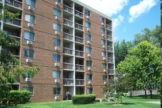 Winchester Towers in Mt. Pleasant, MI - Building Photo - Building Photo