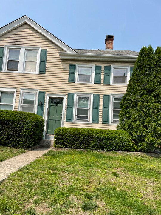 52 River St in Sprague, CT - Foto de edificio