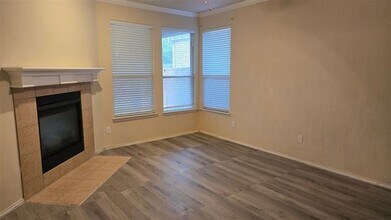 1801 Sharpsbury Dr in Euless, TX - Building Photo - Building Photo