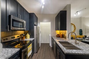 Cortland Brighton Bay in St. Petersburg, FL - Building Photo