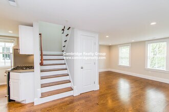 114 Columbia St, Unit 2B in Cambridge, MA - Foto de edificio - Building Photo