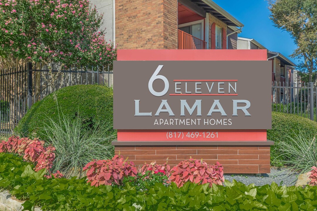 6 Eleven Lamar Apartments in Arlington, TX - Foto de edificio