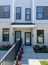 1105 Greenwich Dr in West Windsor Township, NJ - Building Photo - Building Photo