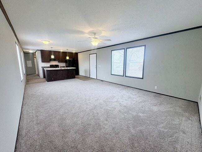 10694 State Rte 762 in Lockbourne, OH - Foto de edificio - Building Photo