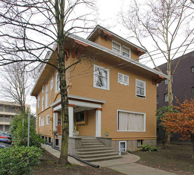 2229 NW Everett St in Portland, OR - Building Photo