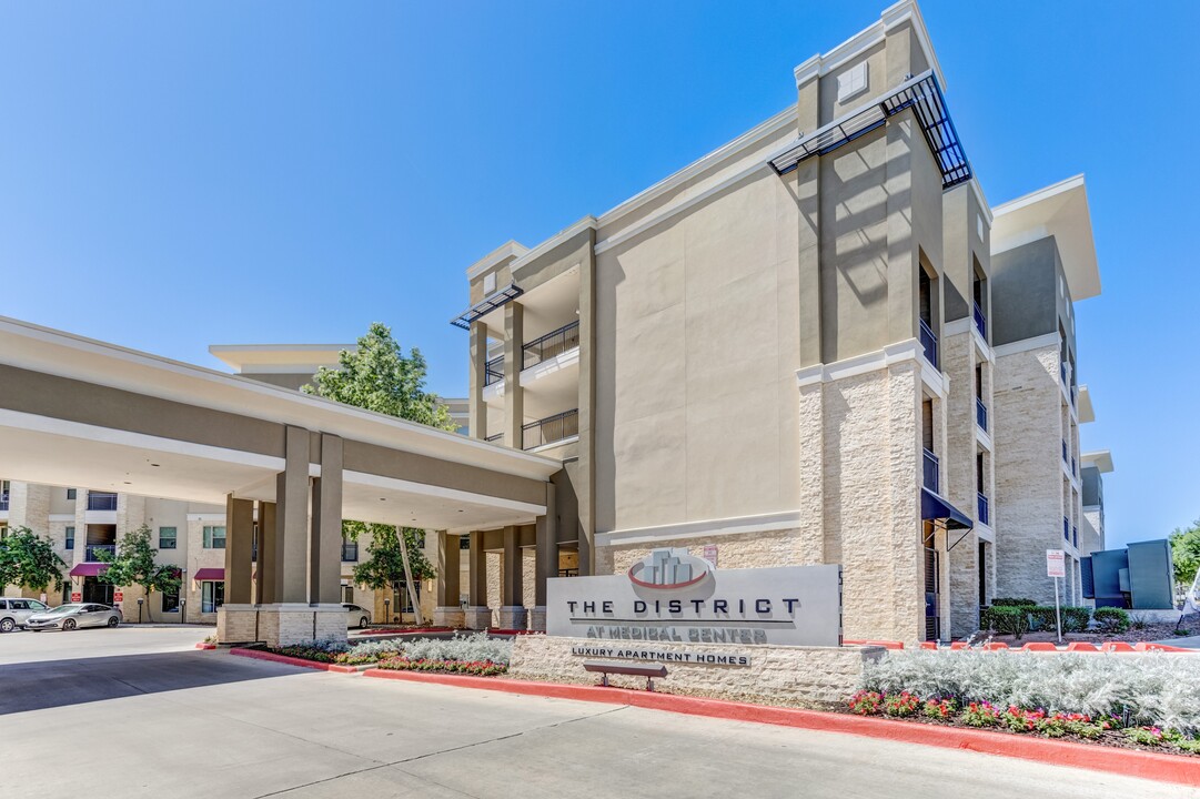 District at Medical Center Apartments in San Antonio, TX - Foto de edificio