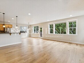 10100 SW Foxtrot Terrace in Beaverton, OR - Building Photo - Building Photo