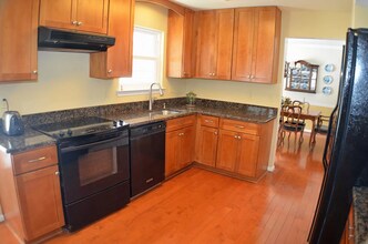 3017 Dower House Dr in Herndon, VA - Building Photo - Building Photo