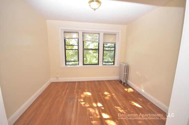 property at 8 Elko St