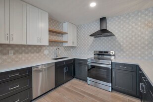 630 E Laguna Dr in Tempe, AZ - Building Photo