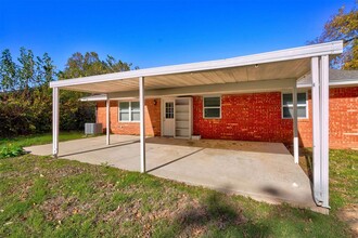 1806 Vine St in Norman, OK - Building Photo - Building Photo