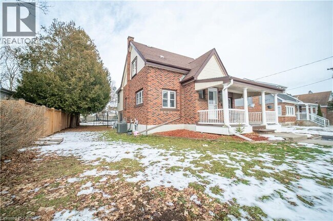 10 Monroe St in Cambridge, ON - Building Photo - Building Photo