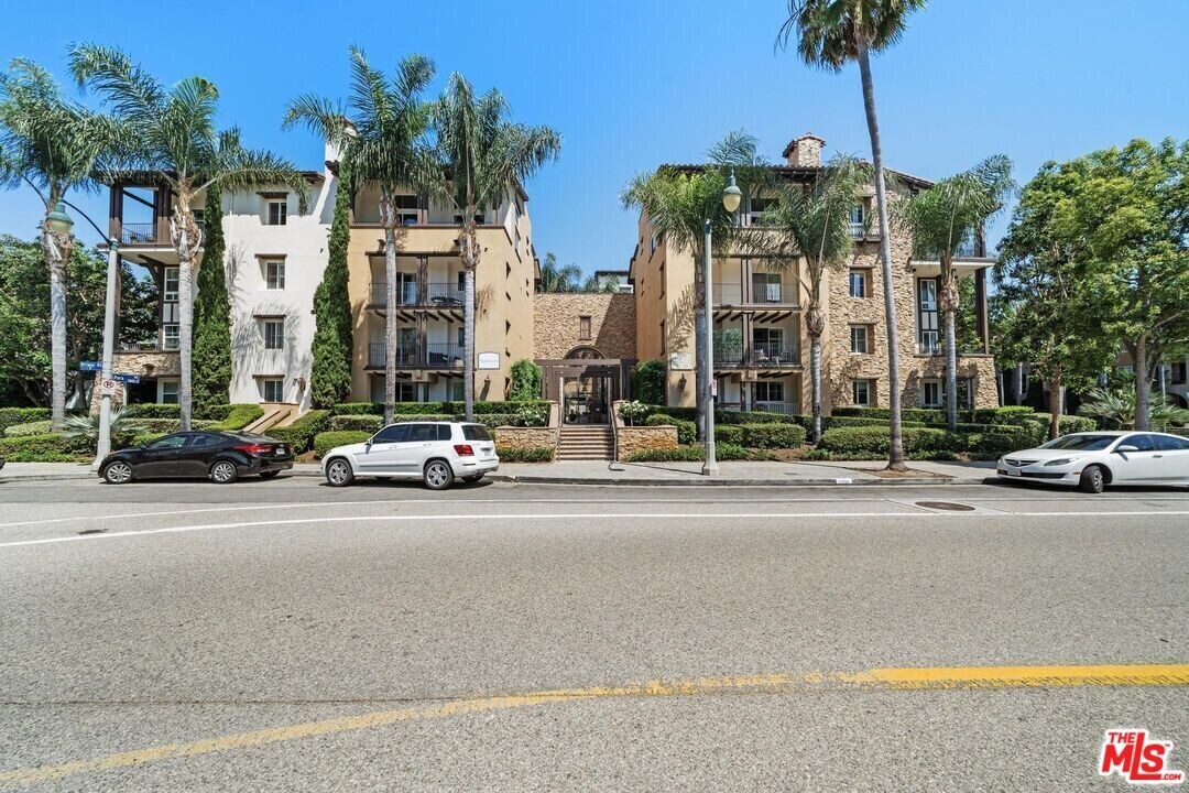 13031 Villosa Pl in Los Angeles, CA - Foto de edificio