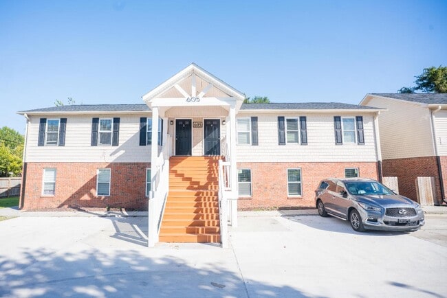 property at 605 Nixon St